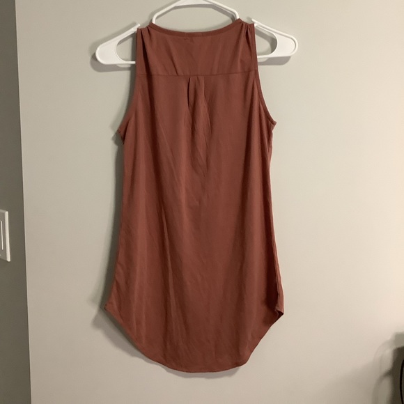 Cute top - Picture 2 of 2